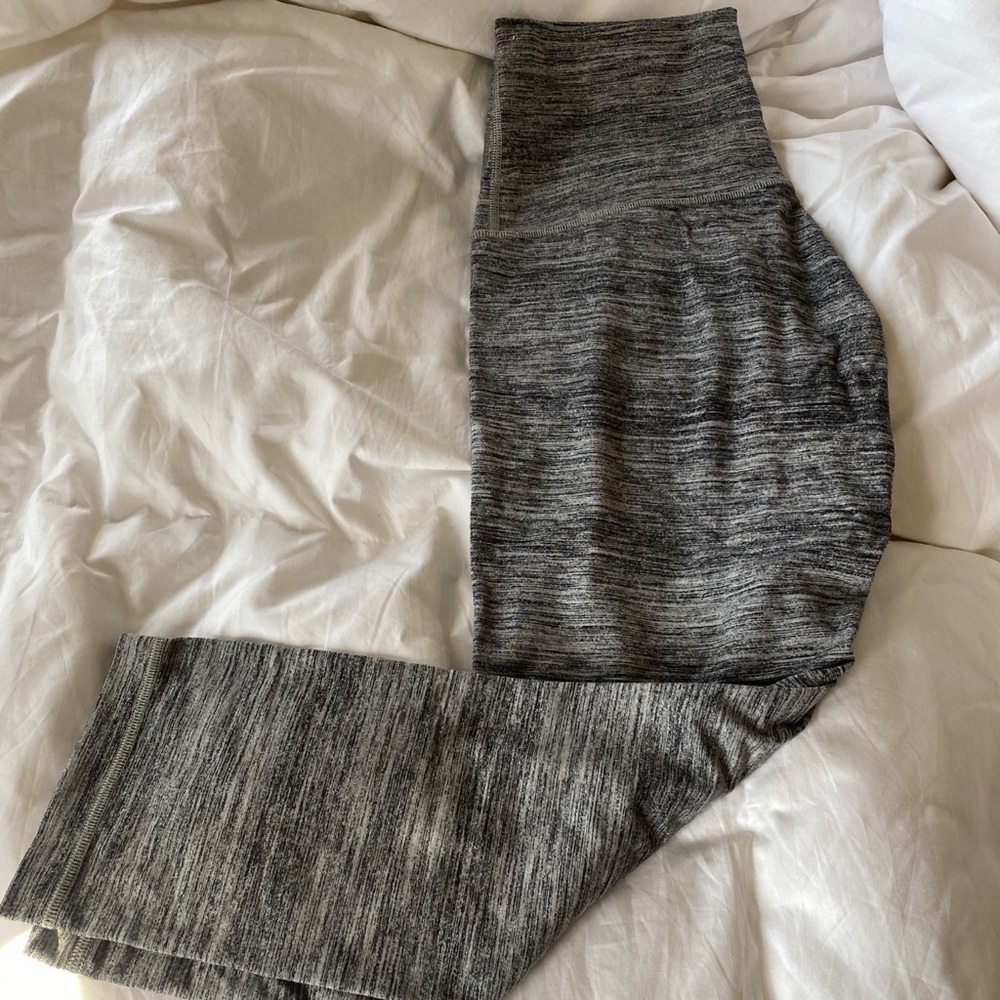 lululemon wunder under crops size 8.